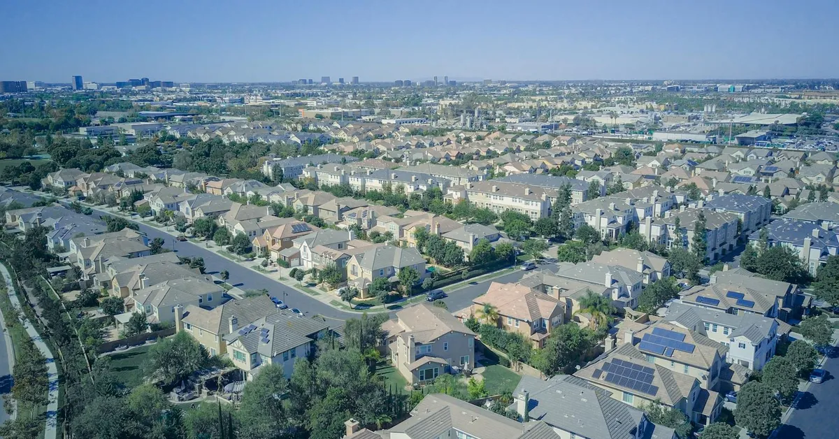 The Ann Arbor Model: How Neighborhood Microgrids Are Revolutionizing Clean Energy Access