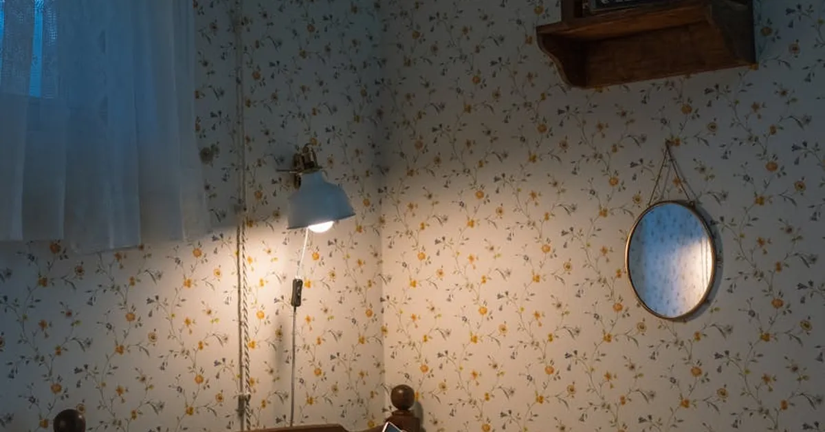 Early to Bed, Sharp as a Knife: Why Night Owl Teens Pay a Brain Tax